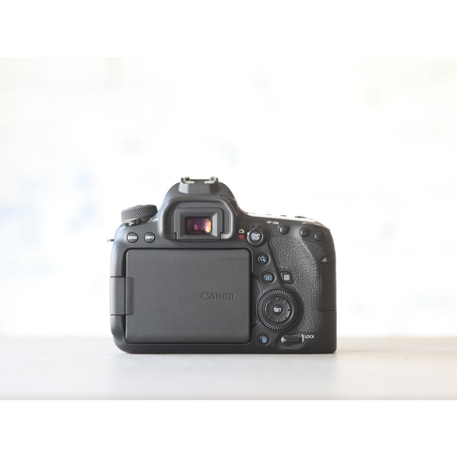 Canon EOS 6D Mark II-2