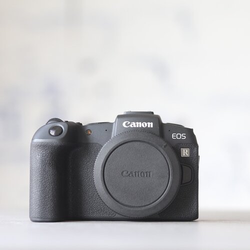 Canon EOS RP  Canon EOS RP