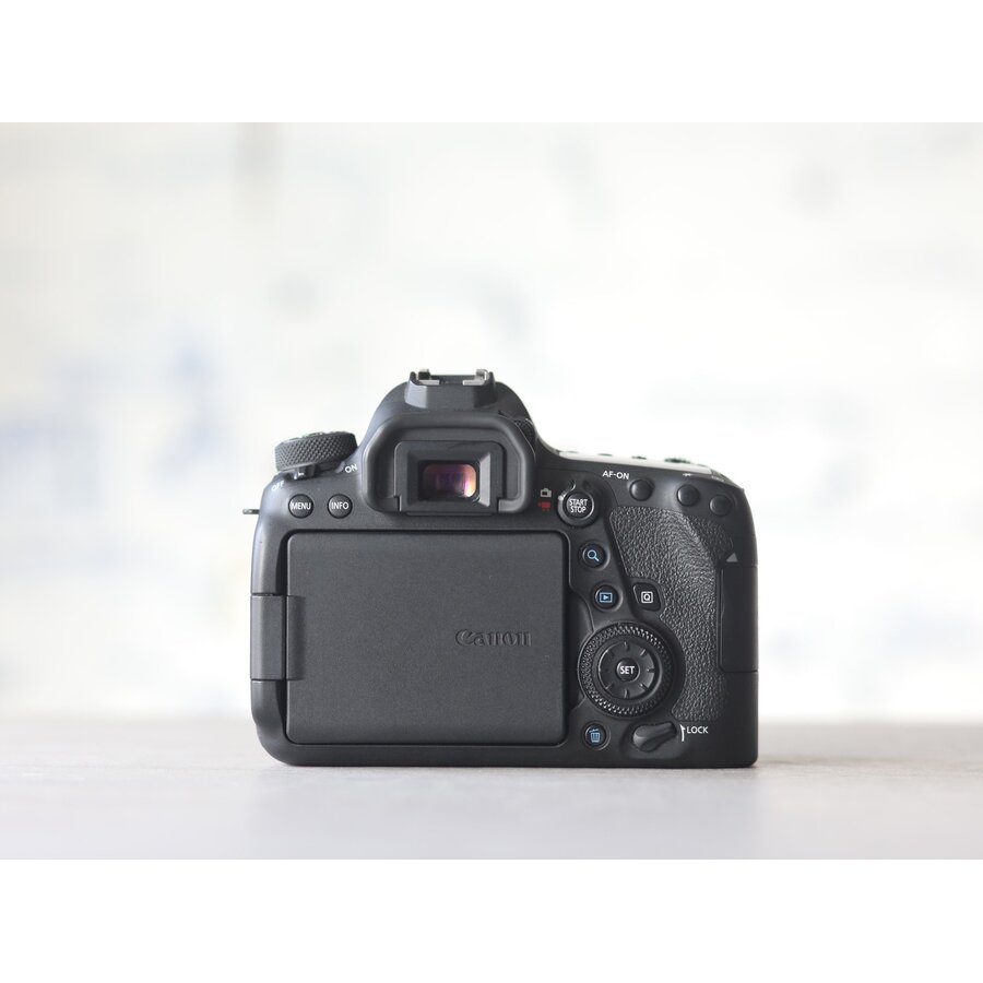Canon EOS 6D Mark II-3