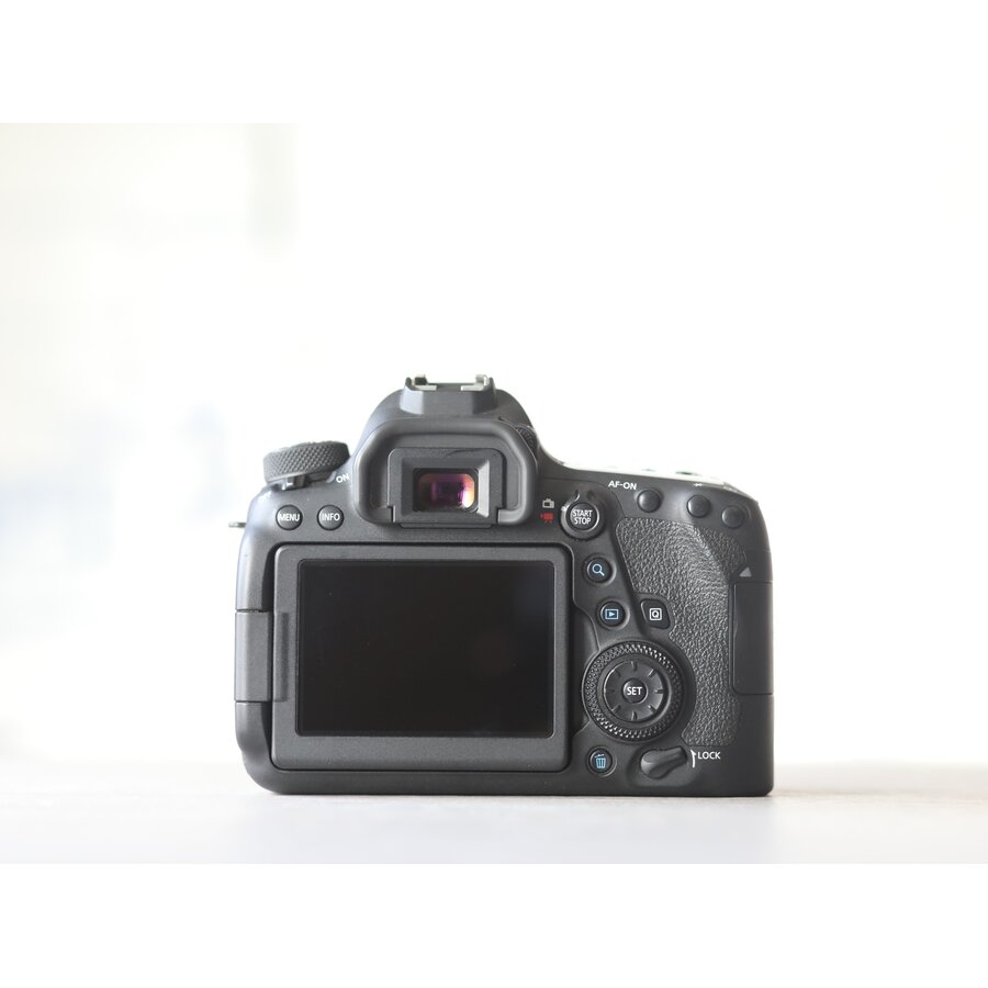 Canon EOS 6D Mark II-4