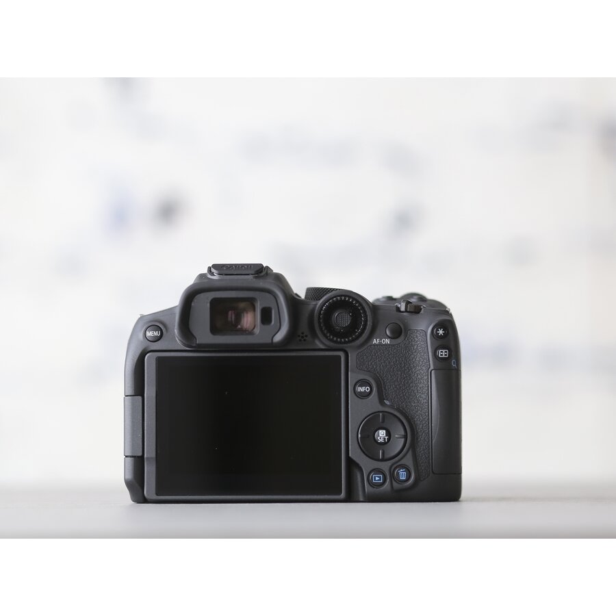 Canon EOS R7-3