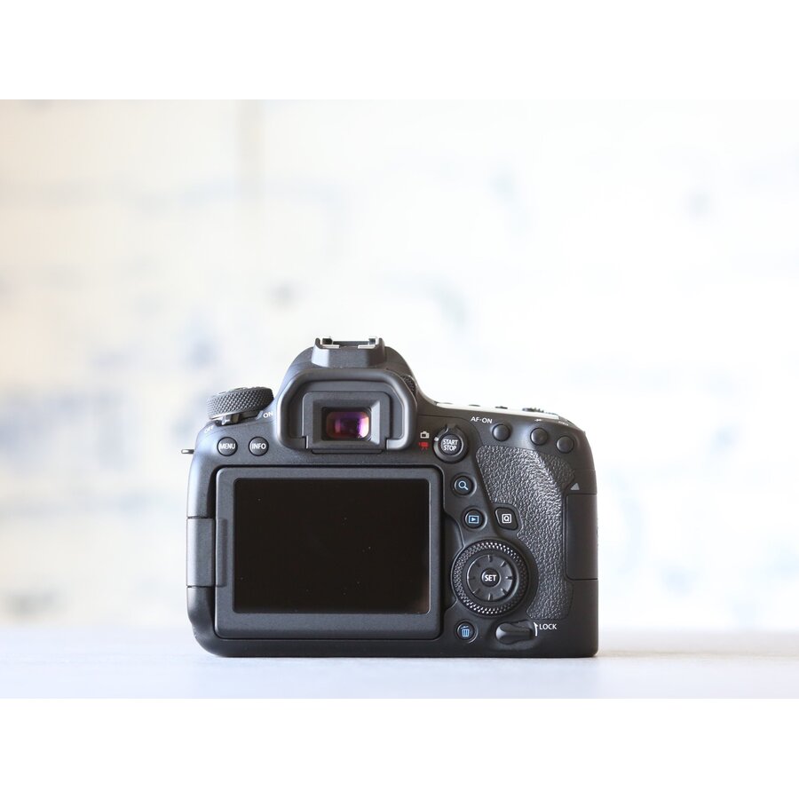 Canon EOS 6D Mark II-2