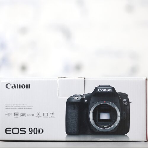 Canon EOS 90D 