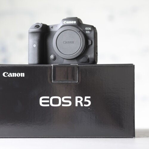 Canon EOS R5 