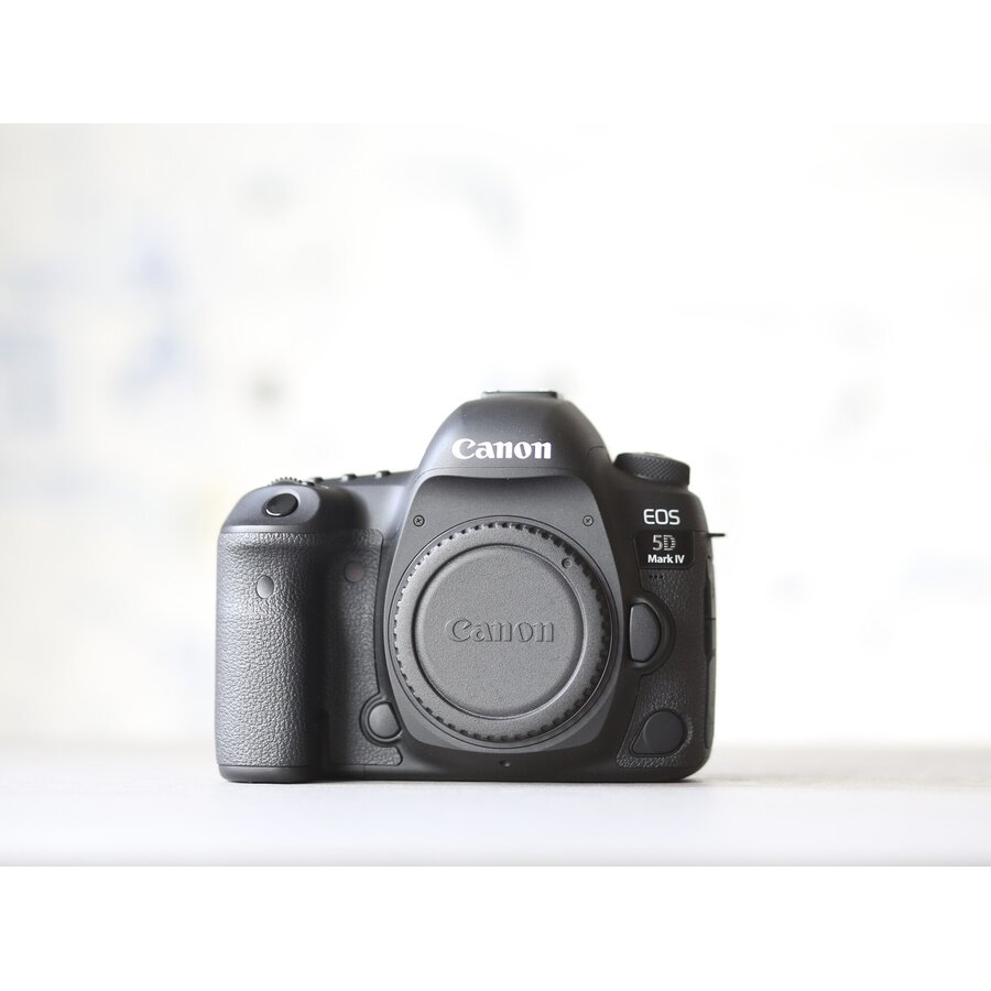 Canon EOS 5D Mark IV-2