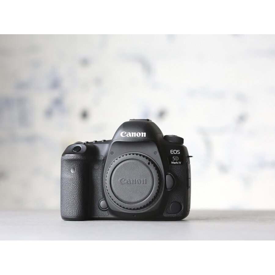 Canon EOS 5D Mark IV + BG-E20-2