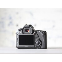 thumb-Canon EOS 5D Mark IV + BG-E20-3