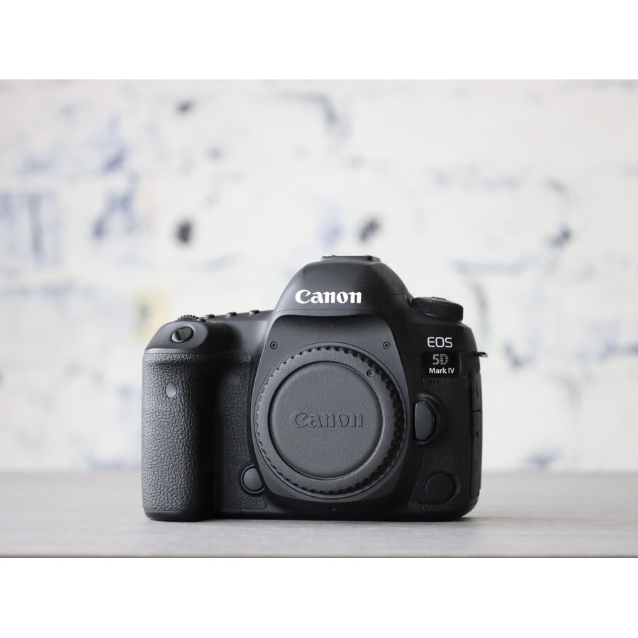 Canon EOS 5D Mark IV-2