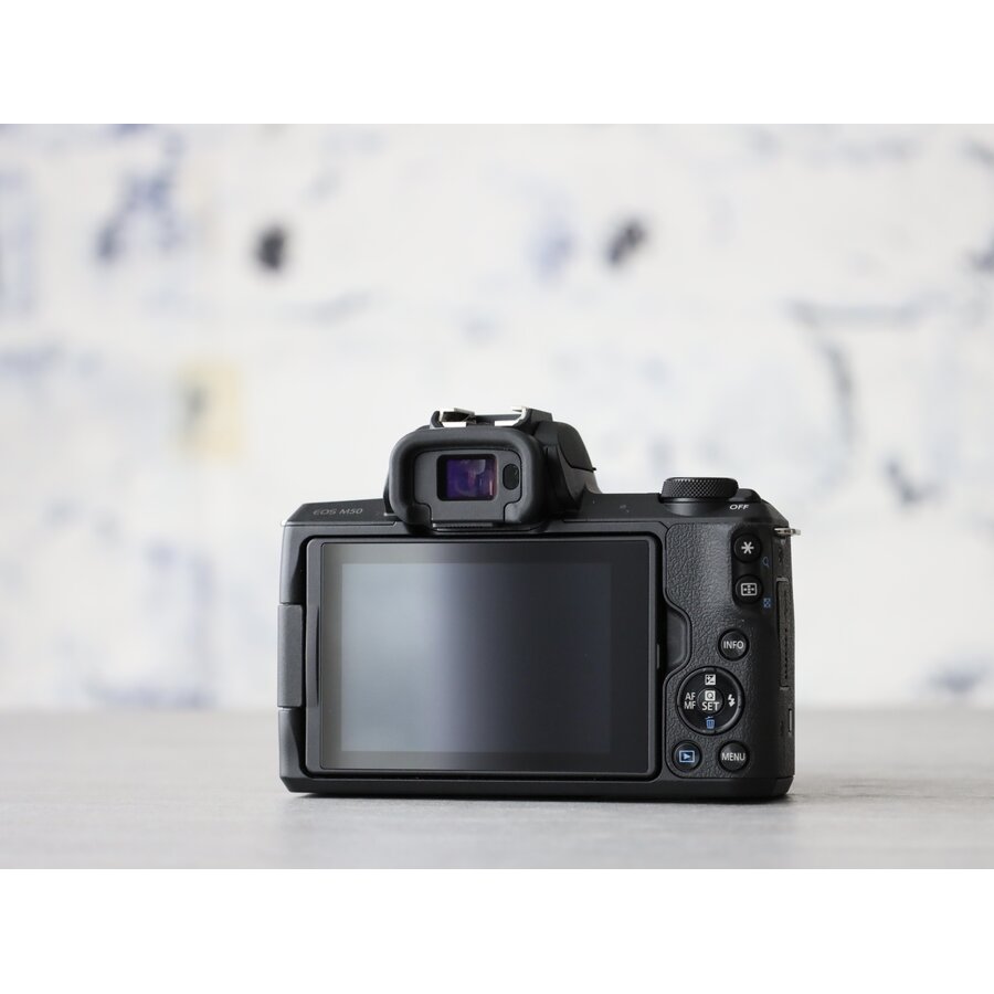 Canon EOS M50 + 15-45mm IS STM-4