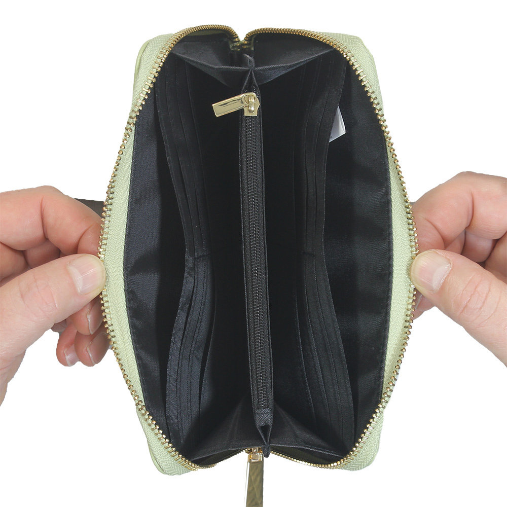 Star Wars The Mandalorian Baby Yoda Zipper Wallet - Official Merchandise Star Wars The Mandalorian Baby Yoda Zipper Wallet - Official Merchandise