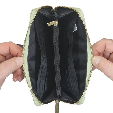 Star Wars The Mandalorian Baby Yoda Zipper Wallet - Official Merchandise Star Wars The Mandalorian Baby Yoda Zipper Wallet - Official Merchandise