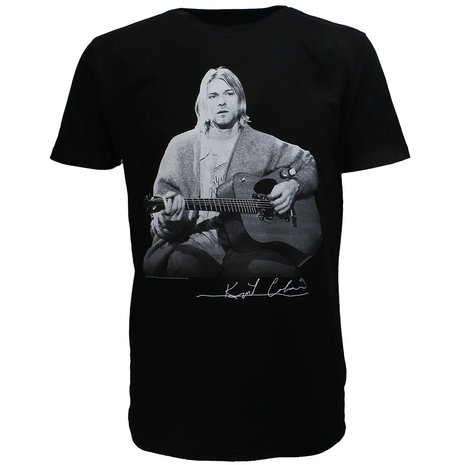 Band Merchandise Kurt Cobain Live Gitarre Foto T-Shirt – Offizielles Merchandise | Popmerch.com Band Merchandise Kurt Cobain Live Gitarre Foto T-Shirt – Offizielles Merchandise | Popmerch.com