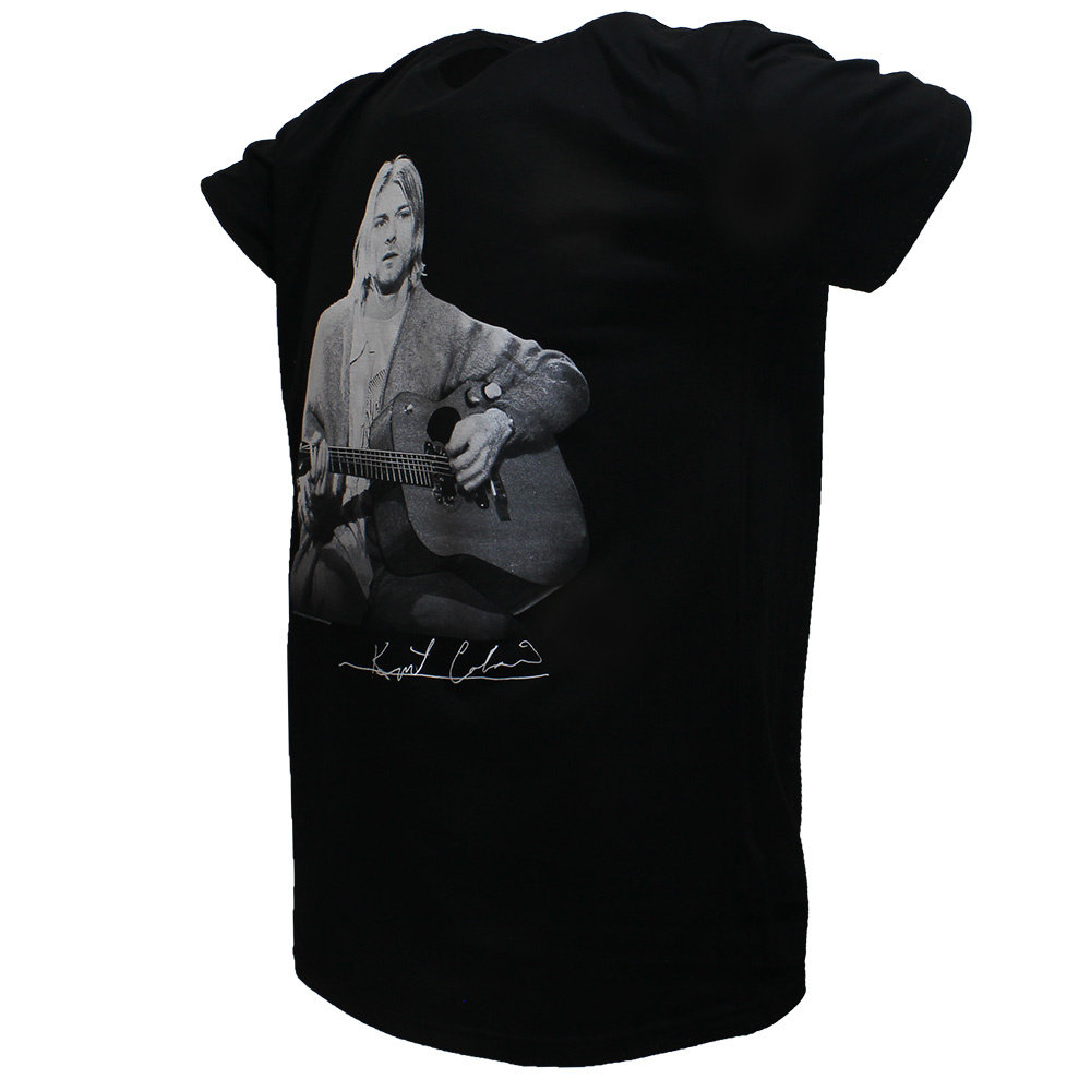 Band Merchandise Kurt Cobain Live Guitar Photo T-Shirt - Officiële Merchandise | Popmerch.com Band Merchandise Kurt Cobain Live Guitar Photo T-Shirt - Officiële Merchandise | Popmerch.com