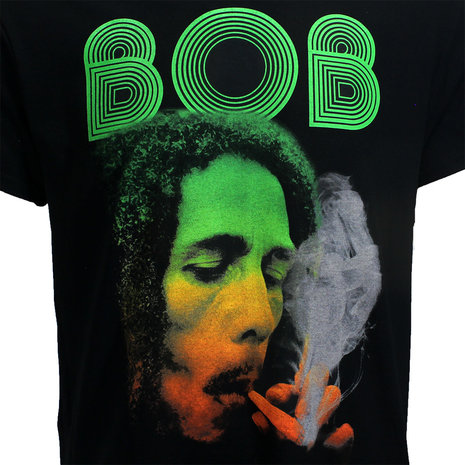 Band Merchandise Bob Marley Smoking Da Herb T-Shirt - Officiële Merchandise | Popmerch.com Band Merchandise Bob Marley Smoking Da Herb T-Shirt - Officiële Merchandise | Popmerch.com