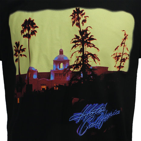 Band Merchandise Das Eagles Hotel California T-Shirt – Offizielles Merchandise | Popmerch.com Band Merchandise Das Eagles Hotel California T-Shirt – Offizielles Merchandise | Popmerch.com