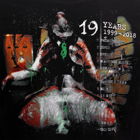 Band Merchandise Slipknot Debut Album 19YR Jubiläums-T-Shirt – offizielles Merchandise Band Merchandise Slipknot Debut Album 19YR Jubiläums-T-Shirt – offizielles Merchandise