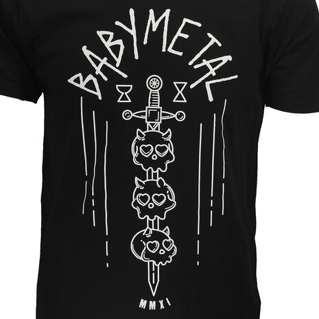 Band Merchandise Babymetal Skulls Sword MMXI T-Shirt - Officiële Merchandise Band Merchandise Babymetal Skulls Sword MMXI T-Shirt - Officiële Merchandise
