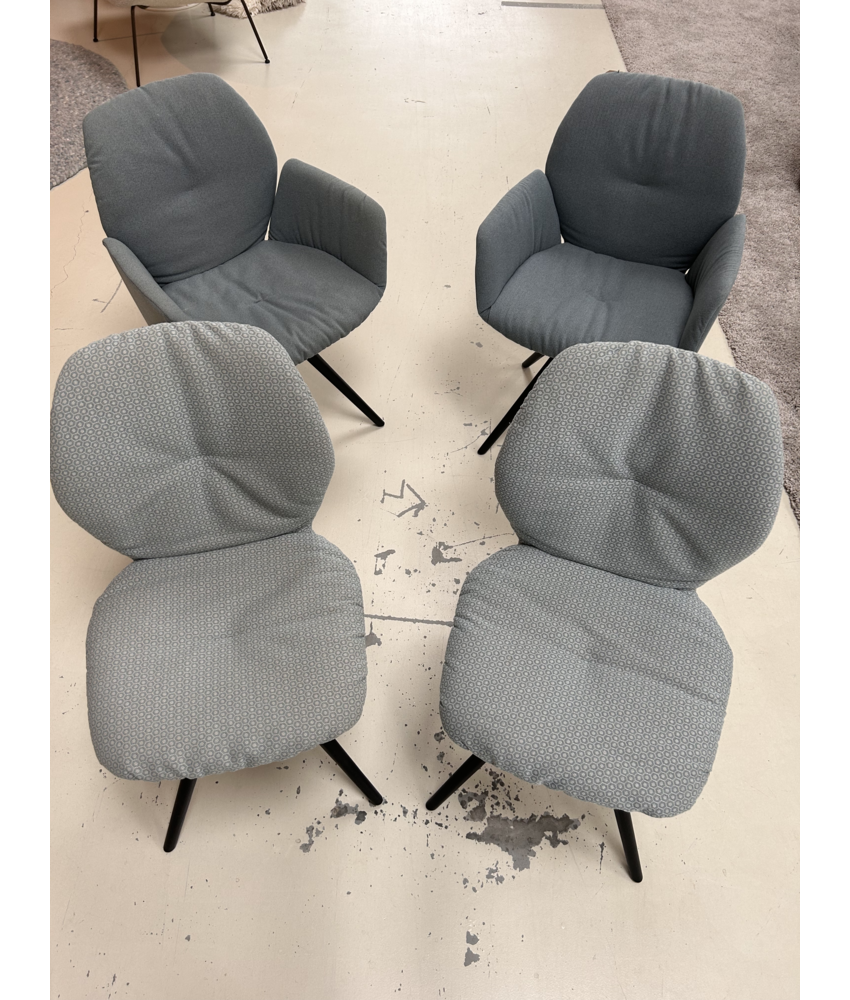 mobitec Stoelen van €431 nu voor €200 / van €714 nu voor € 300