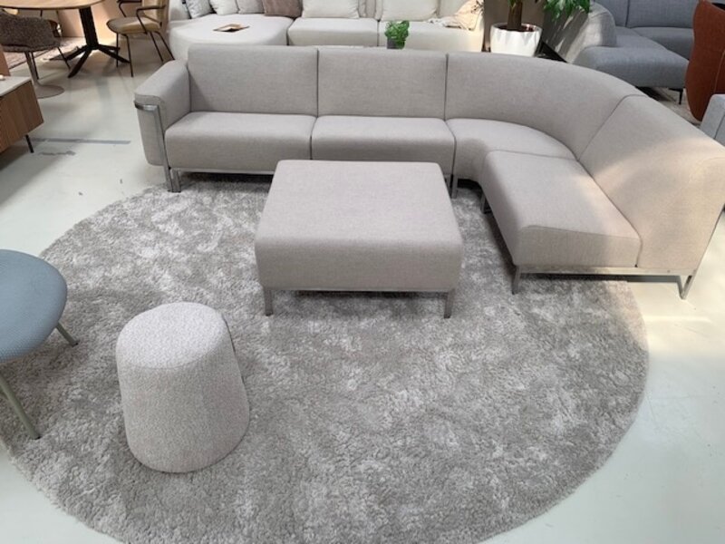 HARVINK Strakke hoekbank en poef FLINK in ploegwool van €8625 voor € 1999