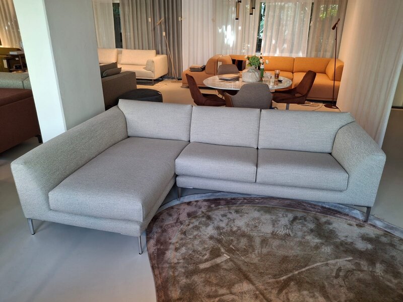 pode Mooie nieuwe hoekbank FOLD van Pode in de opruiming van € 5020 nu voor € 3765