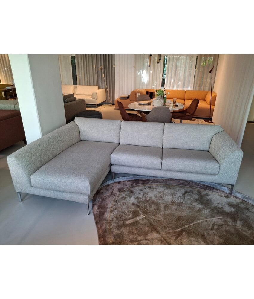 Mooie nieuwe hoekbank FOLD van Pode in de opruiming van € 5020 nu voor € 3765