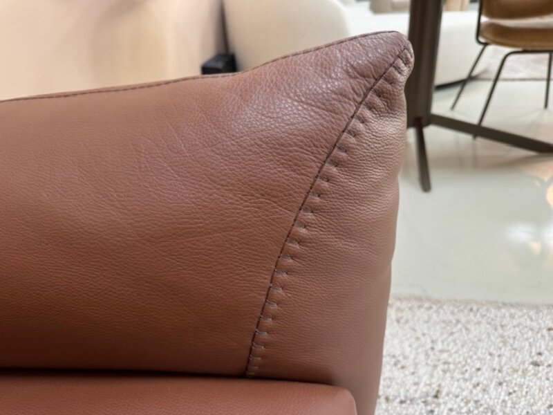 calia Showroom Sale _ Dragees bank Calia Italia in  leder