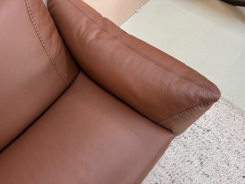 calia Showroom Sale _ Dragees bank Calia Italia in  leder