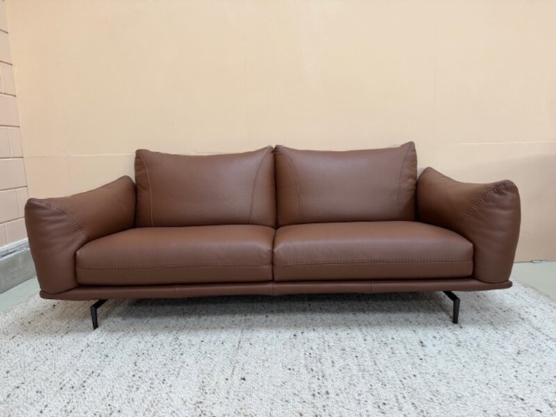 calia Showroom Sale _ Dragees bank Calia Italia in  leder