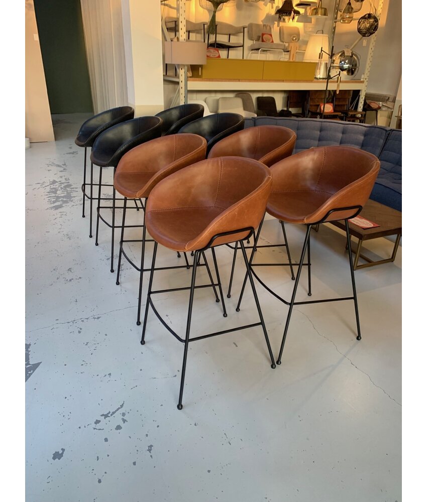 zuiver Barstoelen FESTON Brown en ZWART van Zuiver van € 359 voor € 85 (nieuw) per stuk