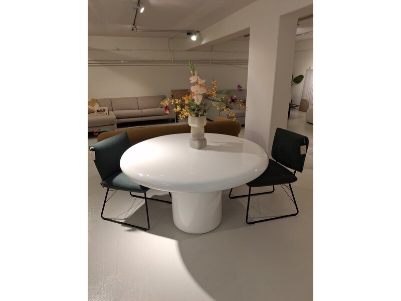 By Boo tafel Frost nu voor euro 499,- ipv originele prijs euro 749,-