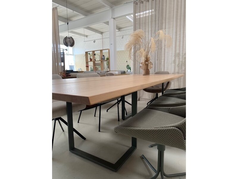 mobitec Japura eikentafel 260 x 110 cm van Mobitec Belgium