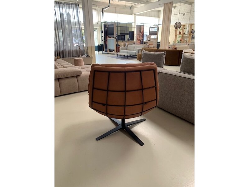 Dyyk Kameraad draaifauteuil in het leer (zacht leder) van € 1469 voor € 799