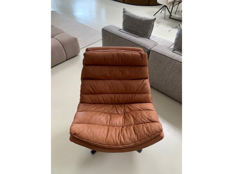Dyyk Kameraad draaifauteuil in het leer (zacht leder) van € 1469 voor € 799