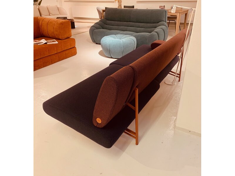 Harvink Strak Nederlands design de Armslag bank van Harvink van € 4285 nu voor € 2995