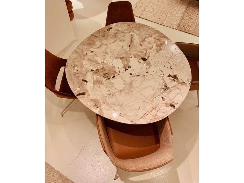 dyyk Organische keramieken tafel van Dyyk van € 2270 nu voor € 1475