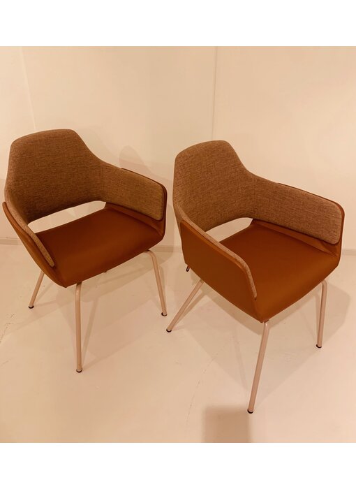Mooie nieuwe Mobitec Lotus stoelen 4 stuks van € 1936 nu voor € 1250 bij elkaar