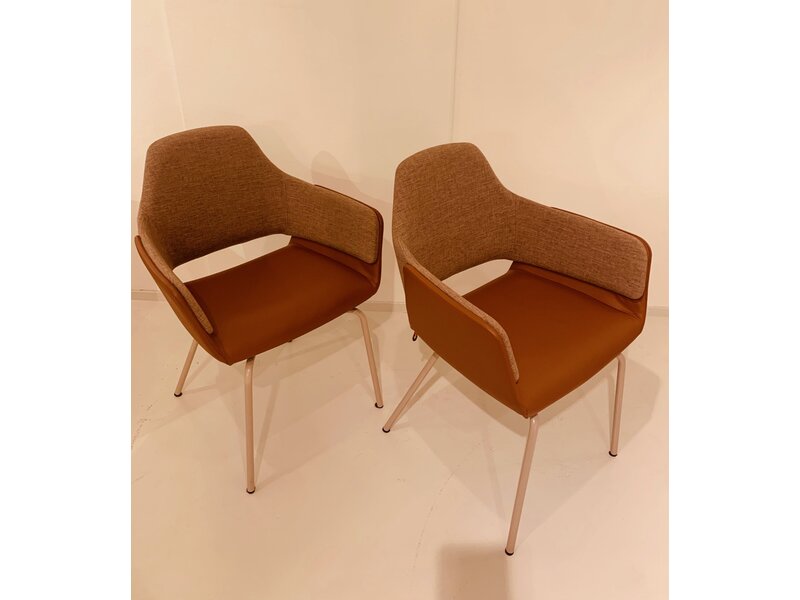 mobitec Mooie nieuwe Mobitec Lotus stoelen 4 stuks van € 1936 nu voor € 1250 bij elkaar