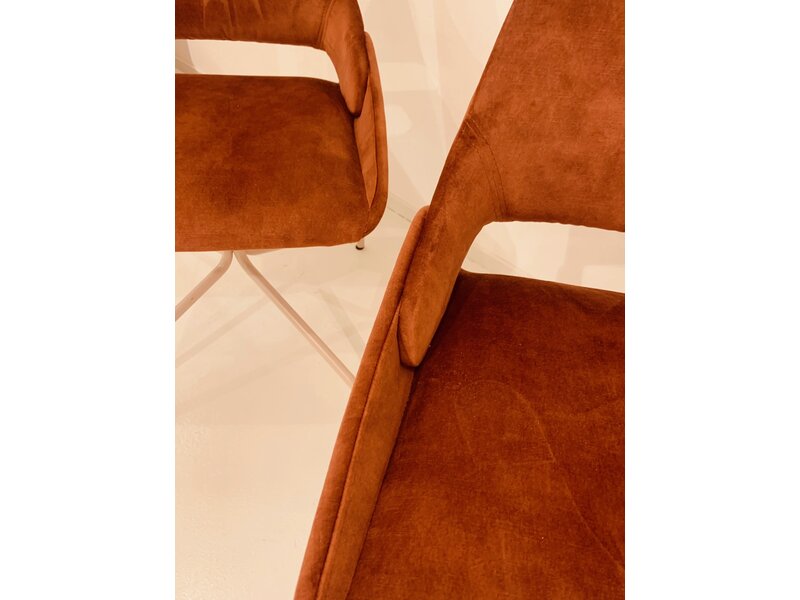 mobitec Mooie nieuwe Mobitec Lotus stoelen 4 stuks van € 1936 nu voor € 1250 bij elkaar