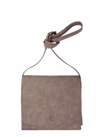 Zusss Leuke schoudertas met flap - M - WARM GRIJS Zusss Leuke schoudertas met flap - M - WARM GRIJS