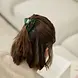 Clips Flo - Driehoekige clip Marmer - donker groen Clips Flo - Driehoekige clip Marmer - donker groen