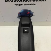 raam schakelaar rechts voor  96751118ZD PEUGEOT 208