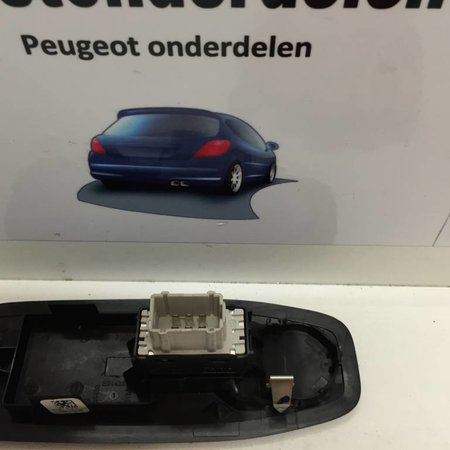 raam schakelaar rechts voor  96751118ZD PEUGEOT 208