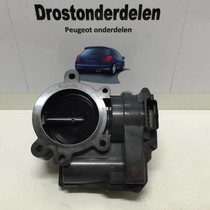 Drosselklappengehäuse V860560480 PEUGEOT 208 (163636)