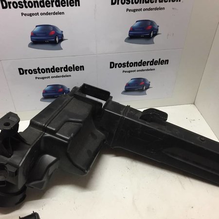 Luchtfilter huis peugeot 208  9672709380