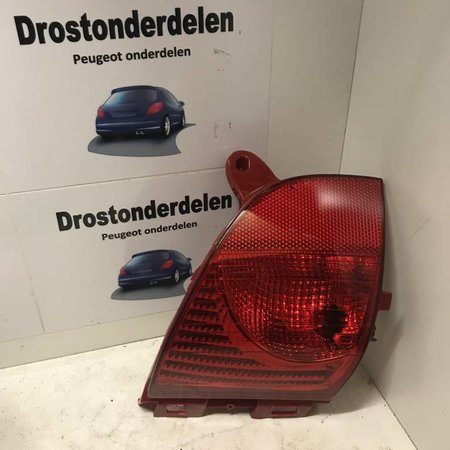 Nebelschlussleuchte unten links in der Stoßstange 9683074580 Peugeot 2008 (6350GH)