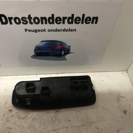 Combischakelaar ramen Links-Voor 96749624ZD  peugeot 2008