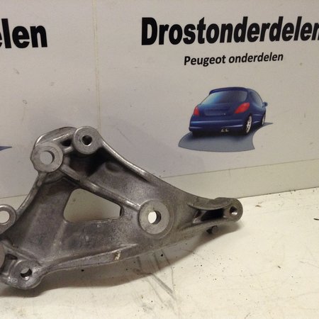 AC pump mount V758078180 PEUGEOT 308