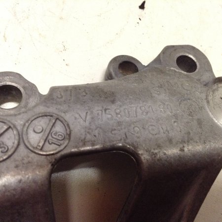 AC pump mount V758078180 PEUGEOT 308