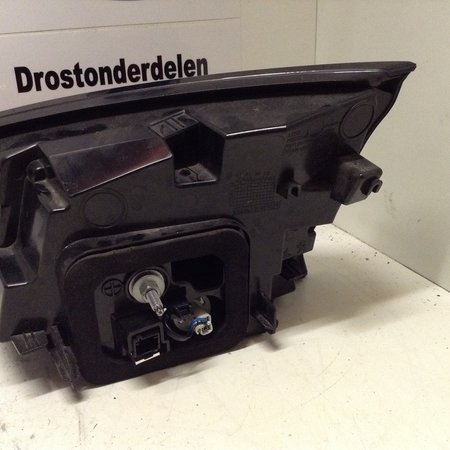 REAR LIGHT LEFT ON TAILGATE 9811027880 PEUGEOT 5008II