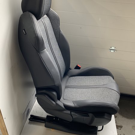 Right-front seat half leather Peugeot 3008 P84